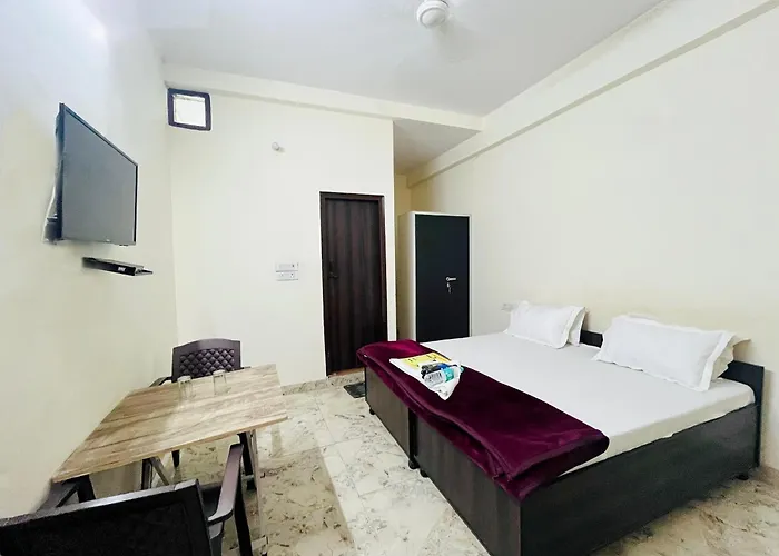 Roomshala 125 Hotel Maharaja -Vishwavidyalaya