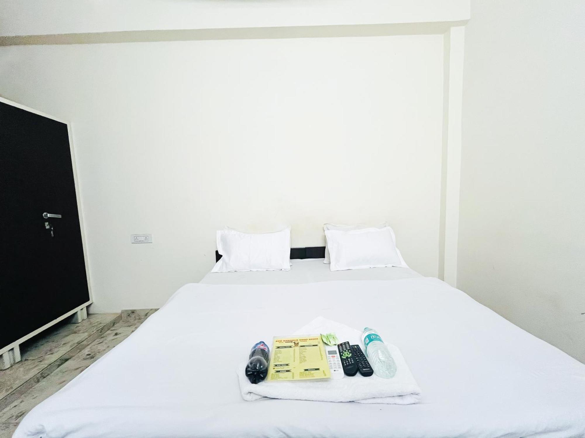 Roomshala 125 Maharaja -vishwavidyalaya Hotel New Delhi
