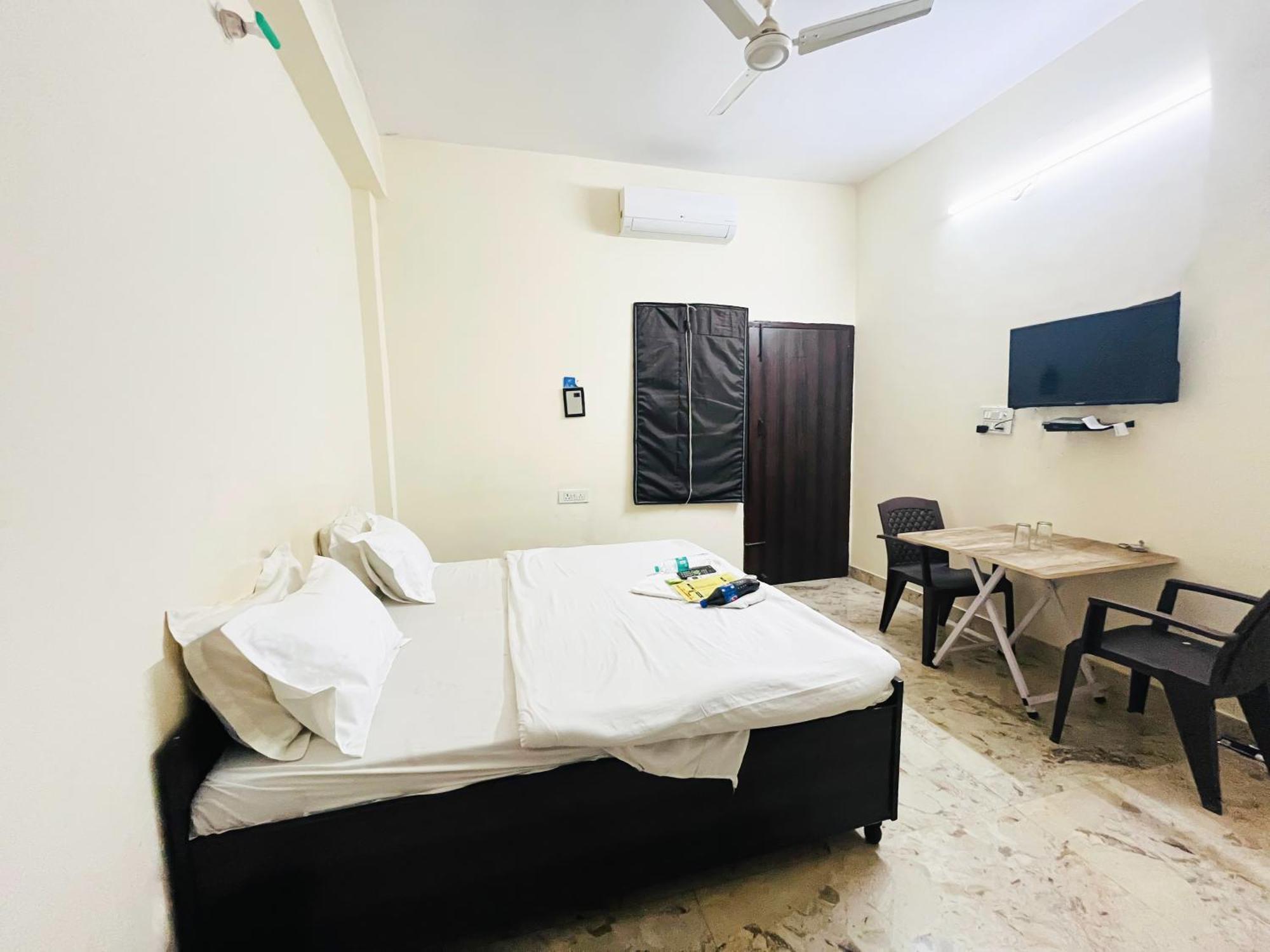 Roomshala 125 Maharaja -vishwavidyalaya Hotel 3*