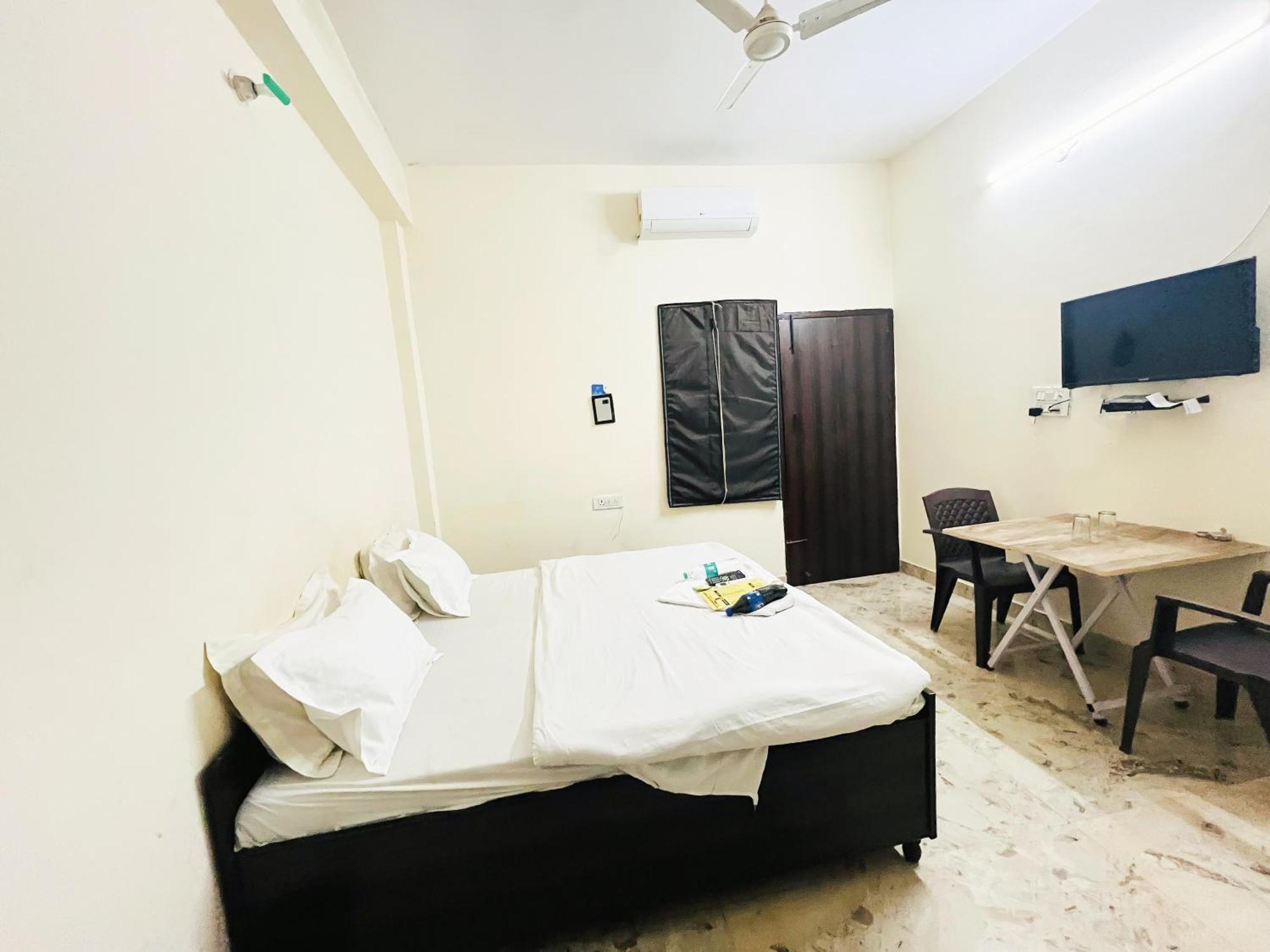 Roomshala 125 Maharaja -vishwavidyalaya Hotel