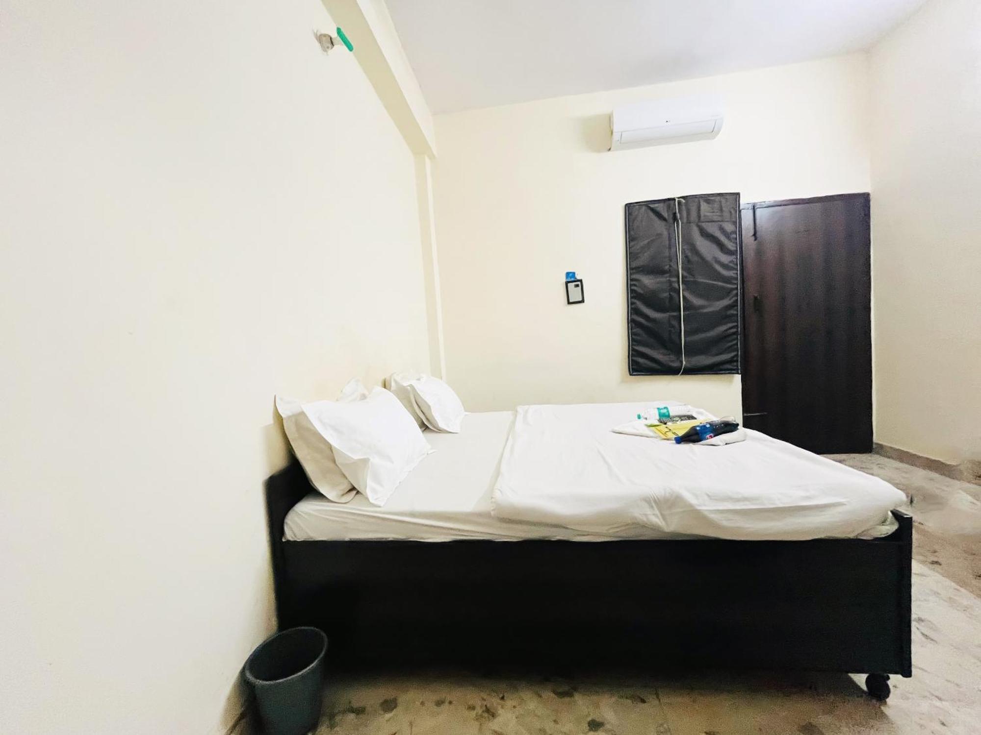 Roomshala 125 Maharaja -vishwavidyalaya Hotel