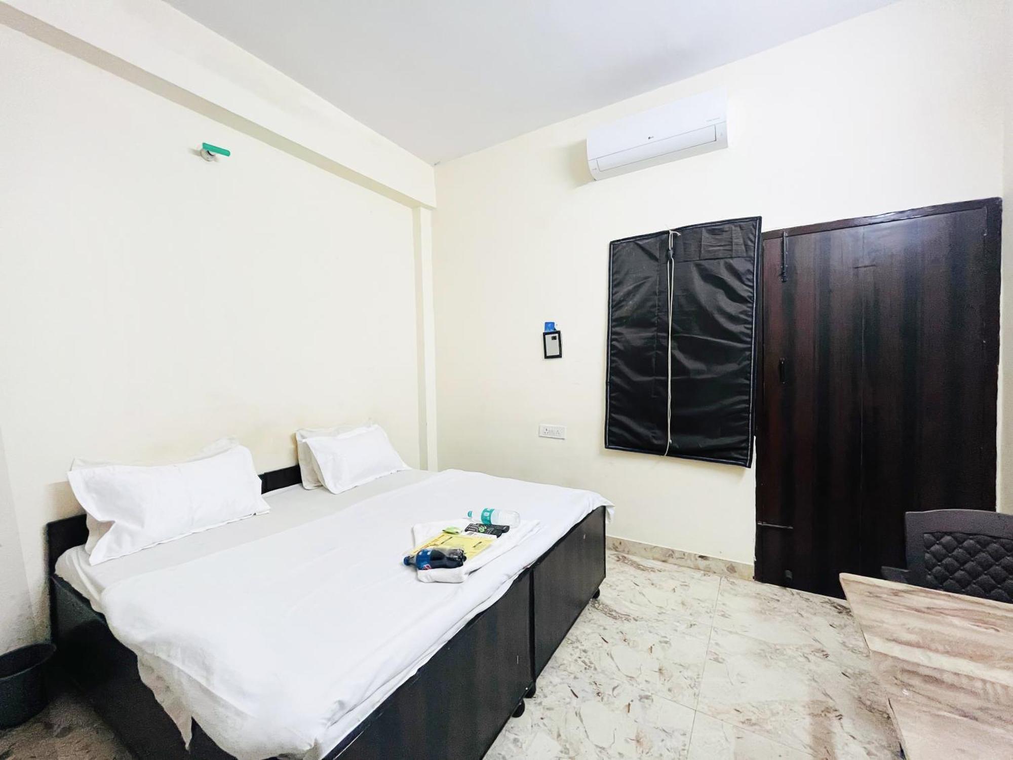 Roomshala 125 Maharaja -vishwavidyalaya Hotel