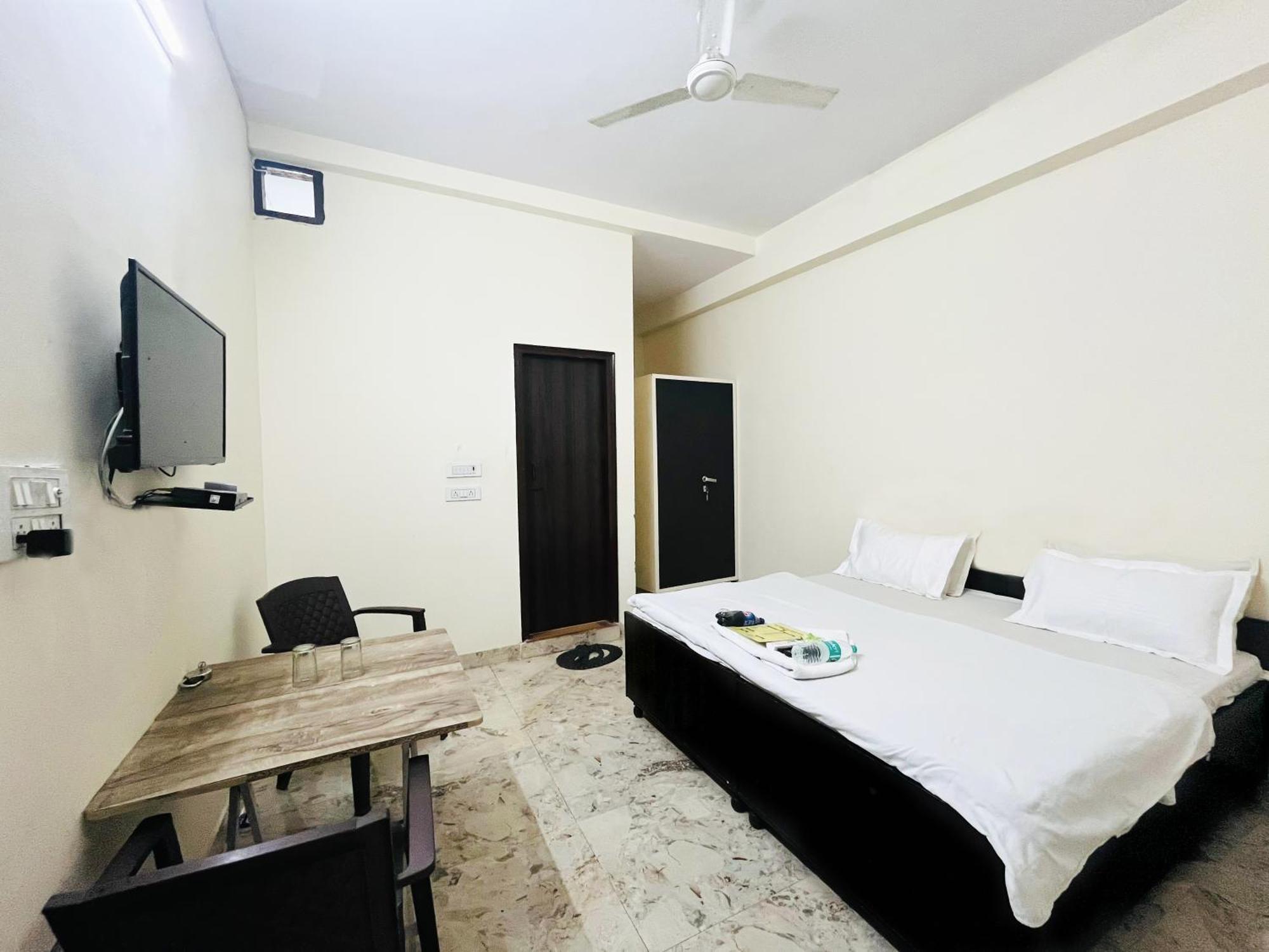Roomshala 125 Maharaja -vishwavidyalaya New Delhi