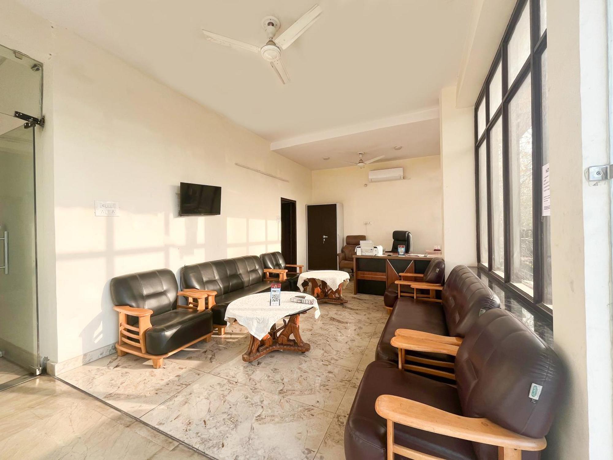 Roomshala 125 Maharaja -vishwavidyalaya